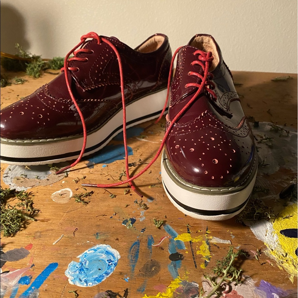 Dadawen maroon glossy platforms